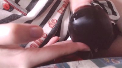 Hartu oilar beltz handi hau zure ahoan esklabo txiki