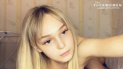 Aseezina den eskolarria ahozko krema pultsatua ematen dio ikaskideari