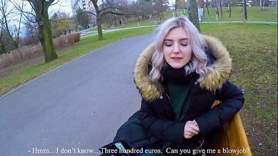 Ezezagun baten esperma beroa irensten du diruaren truke - Eva Elfie-k parkean putz egin du